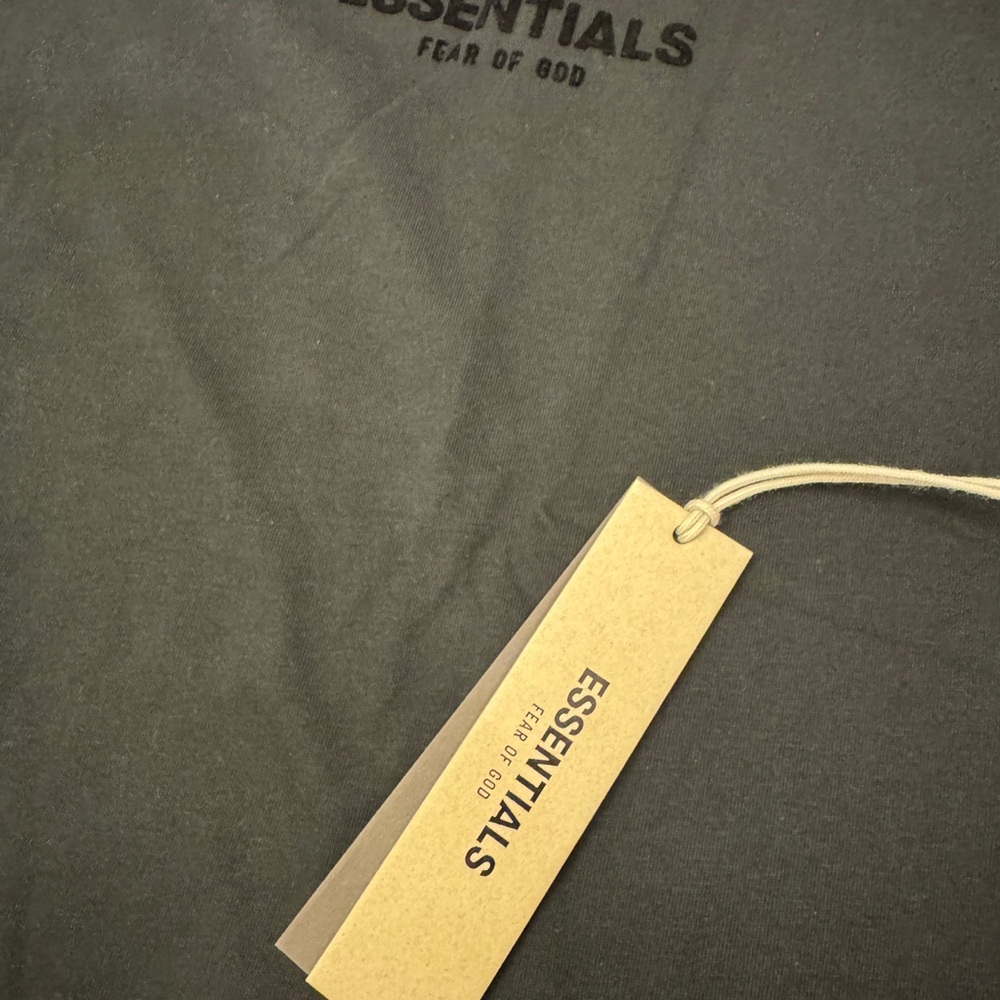 Fear of God Essentials Stretch Limo Tee men’s size Medium! NWT! - Picture 2 of 6